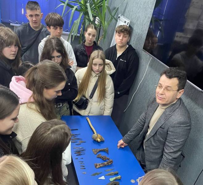 Артефакти, з якими взаємодіяли учні